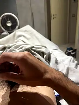 Snapshot of alexbergo87 chatting on September 17, 7:37 pm alexbergo87 online show from September 17, 7:37 pm