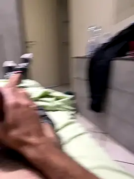 Snapshot of alexbergo87 chatting on September 22, 8:11 pm alexbergo87 online show from September 22, 8:11 pm