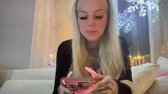 paulinaalatalo online show from December 19, 8:27 pm