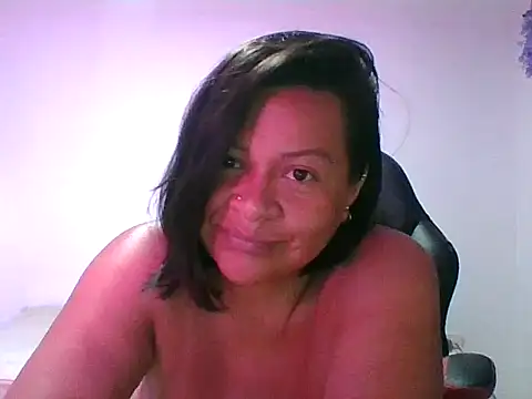 Snapshot of adri89-g chatting on October 18, 12:13 am adri89-g online show from October 18, 12:13 am