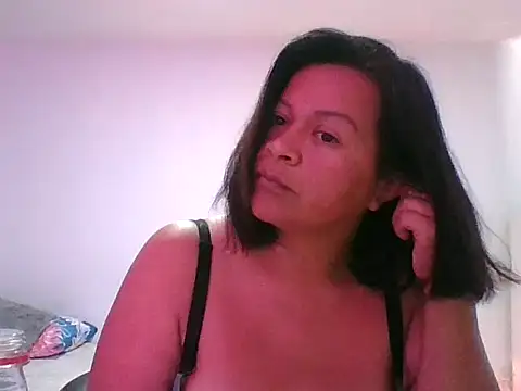 Snapshot of adri89-g chatting on October 24, 1:29 pm adri89-g online show from October 24, 1:29 pm