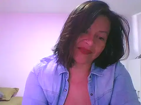 Snapshot of adri89-g chatting on October 26, 3:18 pm adri89-g online show from October 26, 3:18 pm