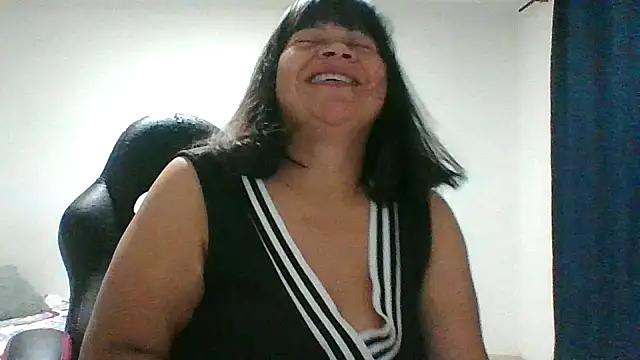 Snapshot of adri89-g chatting on February 7, 1:42 am adri89-g online show from February 7, 1:42 am