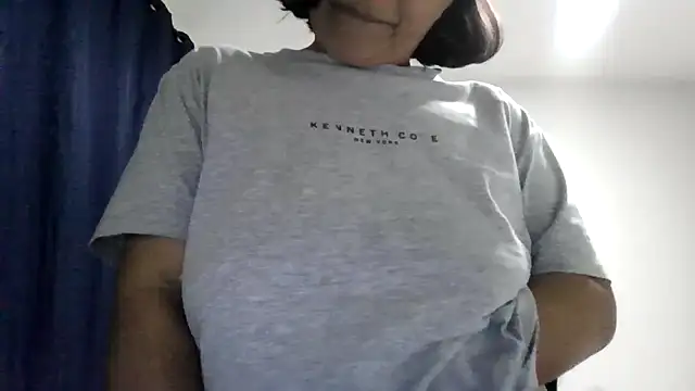 Snapshot of adri89-g chatting on June 18, 4:46 am adri89-g online show from June 18, 4:46 am