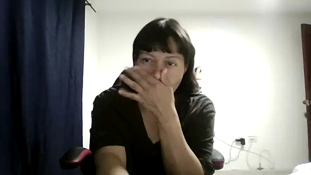 Snapshot of adri89-g chatting on June 19, 4:06 am adri89-g online show from June 19, 4:06 am