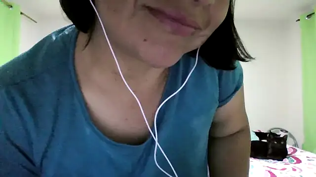 Snapshot of adri89-g chatting on June 22, 1:07 am adri89-g online show from June 22, 1:07 am