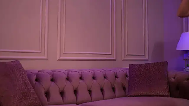 KatieHayes online show from November 2, 7:05 pm