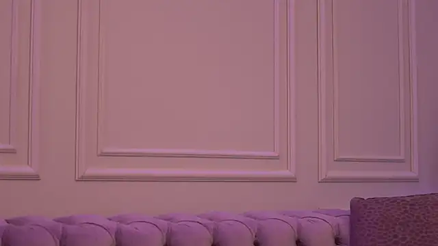 KatieHayes online show from November 9, 6:50 pm