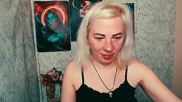 EmmaCat  online show from May 18, 3:57 am