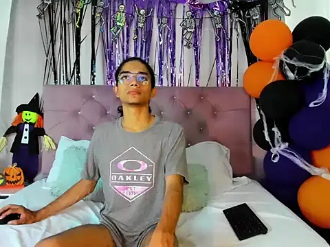 EthanBlackwoodd online show from November 1, 7:16 pm