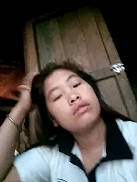 Luyen004 online show from April 10, 10:47 pm