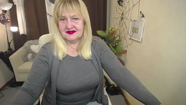 Snapshot of EmmaEllison chatting on November 4, 7:29 am EmmaEllison online show from November 4, 7:29 am