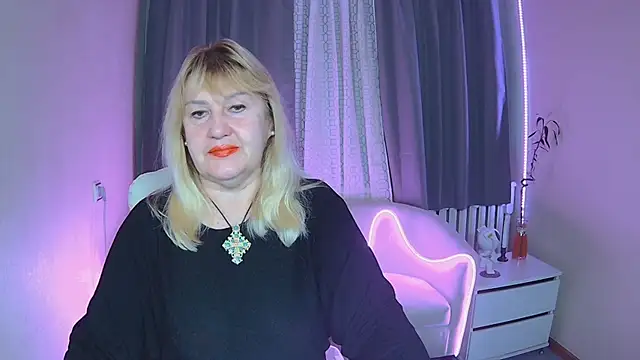 Snapshot of EmmaEllison chatting on November 14, 6:56 am EmmaEllison online show from November 14, 6:56 am