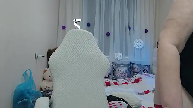 Snapshot of EmmaEllison chatting on November 26, 7:20 am EmmaEllison online show from November 26, 7:20 am