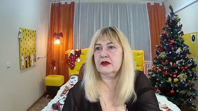 Snapshot of EmmaEllison chatting on December 19, 7:15 am EmmaEllison online show from December 19, 7:15 am