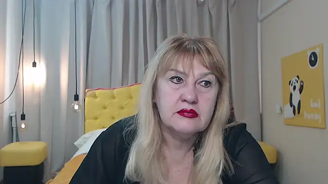 Snapshot of EmmaEllison chatting on March 1, 7:21 am EmmaEllison online show from March 1, 7:21 am