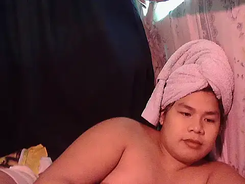 Snapshot of Huntrix2025 chatting on June 25, 5:12 am Huntrix2025 online show from June 25, 5:12 am
