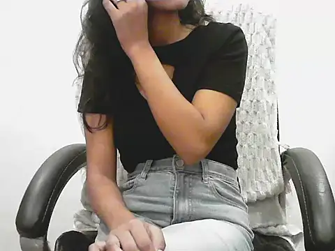 short girl  online show from May 29, 5:22 pm