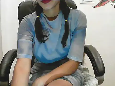 Snapshot of short_girl_ chatting on June 21, 4:42 pm short girl online show from June 21, 4:42 pm