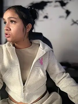 Snapshot of Isabella-Teen chatting on April 28, 1:49 pm Isabella-Teen online show from April 28, 1:49 pm