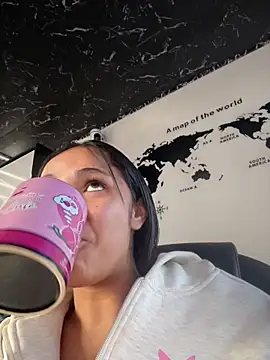 Snapshot of Isabella-Teen chatting on May 20, 1:17 pm Isabella-Teen online show from May 20, 1:17 pm
