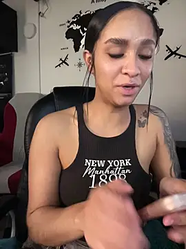 Snapshot of Isabella-Teen chatting on May 28, 1:08 pm Isabella-Teen online show from May 28, 1:08 pm