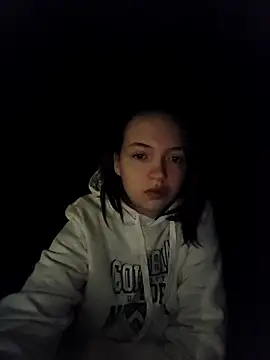 Snapshot of MaitresseMermaid chatting on May 5, 3:36 am MaitresseMermaid online show from May 5, 3:36 am