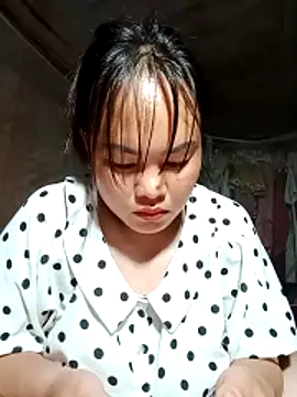 emilyzz online show from April 7, 12:05 pm