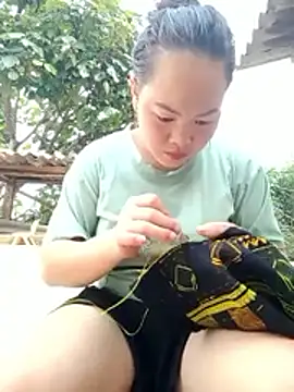 emilyzz online show from April 10, 8:41 am