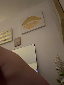 Snapshot of Ariasweetaspie chatting on February 25, 6:34 am Ariasweetaspie online show from February 25, 6:34 am