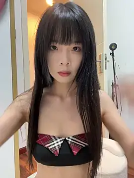 qiqi x online show from April 28, 12:43 pm