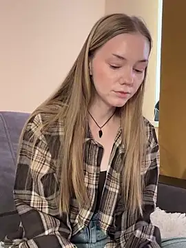 MilaMoone online show from January 15, 10:20 am