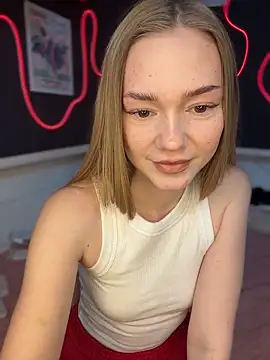 MilaMoone online show from April 19, 10:25 am