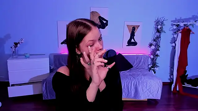 BetsyKiss online show from April 7, 5:24 pm