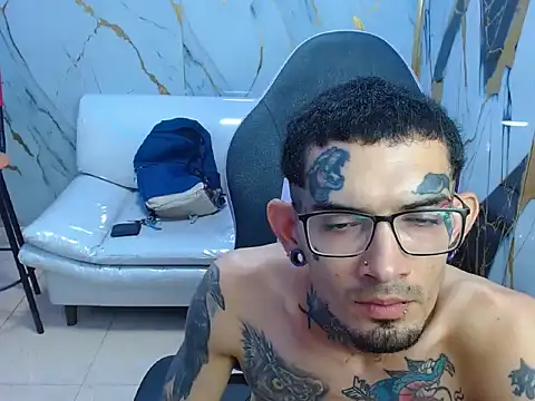 boy tatto777 online show from May 15, 1:07 pm
