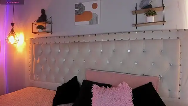 sophiee09  online show from April 17, 2:09 pm