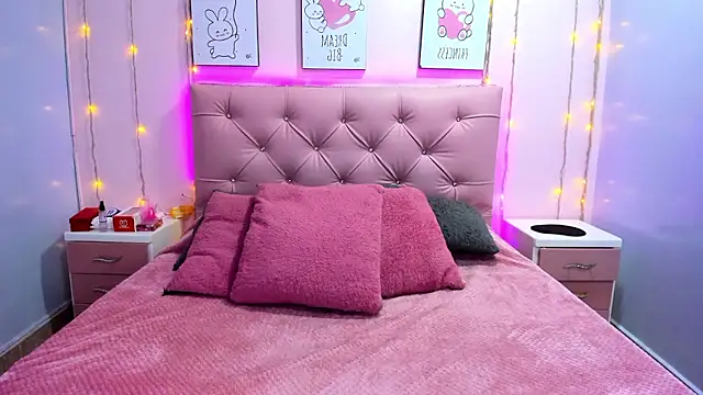 Issaa Tyler online show from January 13, 6:35 pm