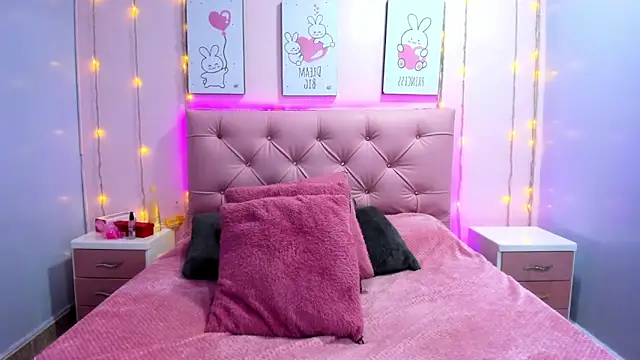 Issaa Tyler online show from February 5, 3:22 am