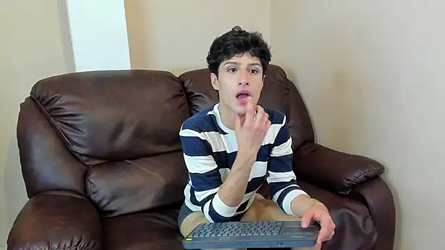 Snapshot of Xam_Collen chatting on January 10, 7:48 pm Xam Collen online show from January 10, 7:48 pm