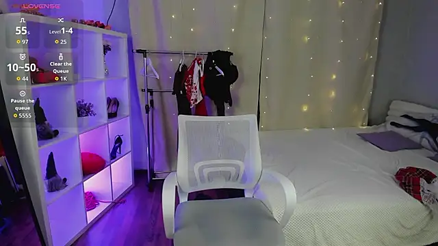 Snapshot of VikkyJane chatting on February 20, 6:26 am VikkyJane online show from February 20, 6:26 am