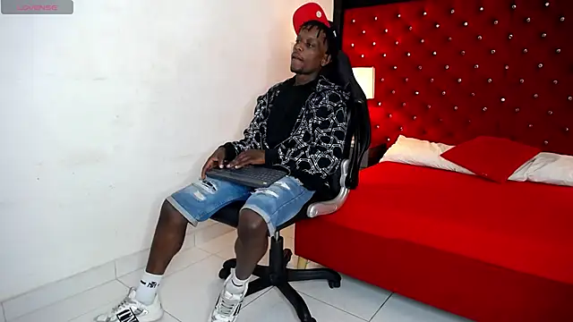 SkylerBigxxx online show from September 22, 3:19 am