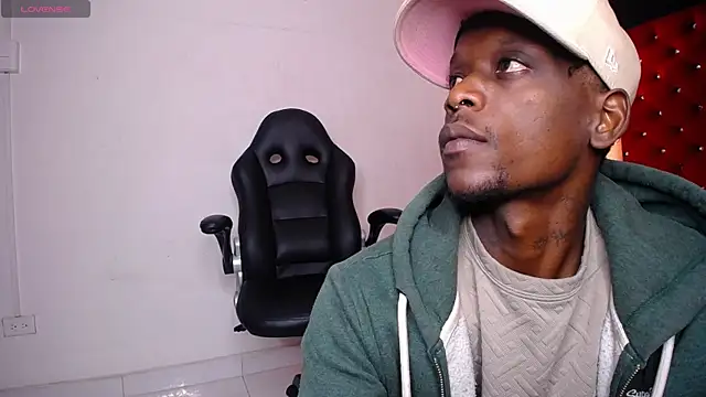 SkylerBigxxx online show from September 25, 3:54 am