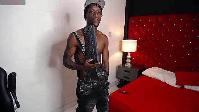 SkylerBigxxx online show from October 4, 4:43 am