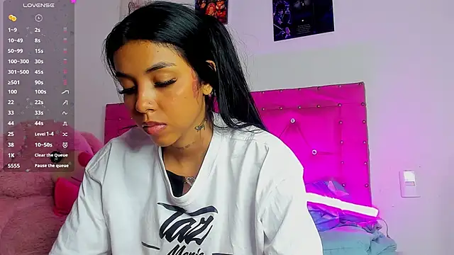 dahiiangomezz online show from June 26, 1:10 am