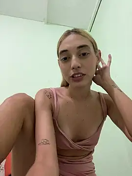 loirinhaaa online show from March 24, 9:31 pm