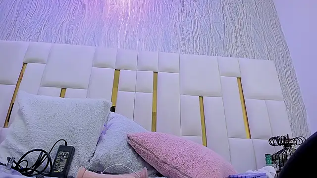 Snapshot of mia_vy chatting on June 5, 3:02 am mia vy online show from June 5, 3:02 am