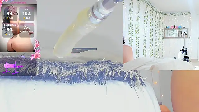 Ashley  Jones   online show from April 18, 9:02 am