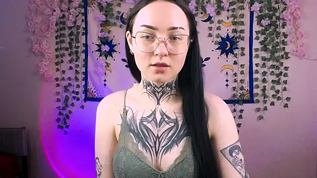 MollyKissy online show from May 6, 5:25 am