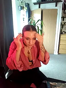 Snapshot of laradoom chatting on November 4, 3:11 pm laradoom online show from November 4, 3:11 pm