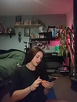 Snapshot of laradoom chatting on November 10, 11:48 pm laradoom online show from November 10, 11:48 pm